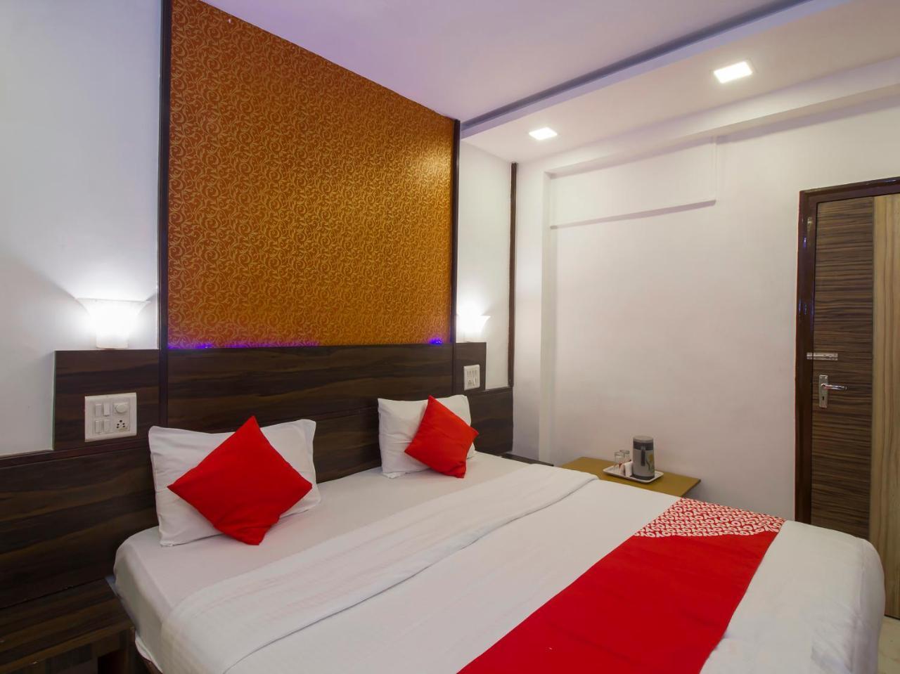 Oyo Flagship 19825 Hotel Panchratna Panvel Esterno foto