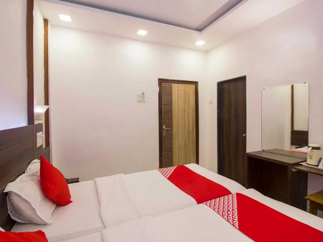 Oyo Flagship 19825 Hotel Panchratna Panvel Esterno foto