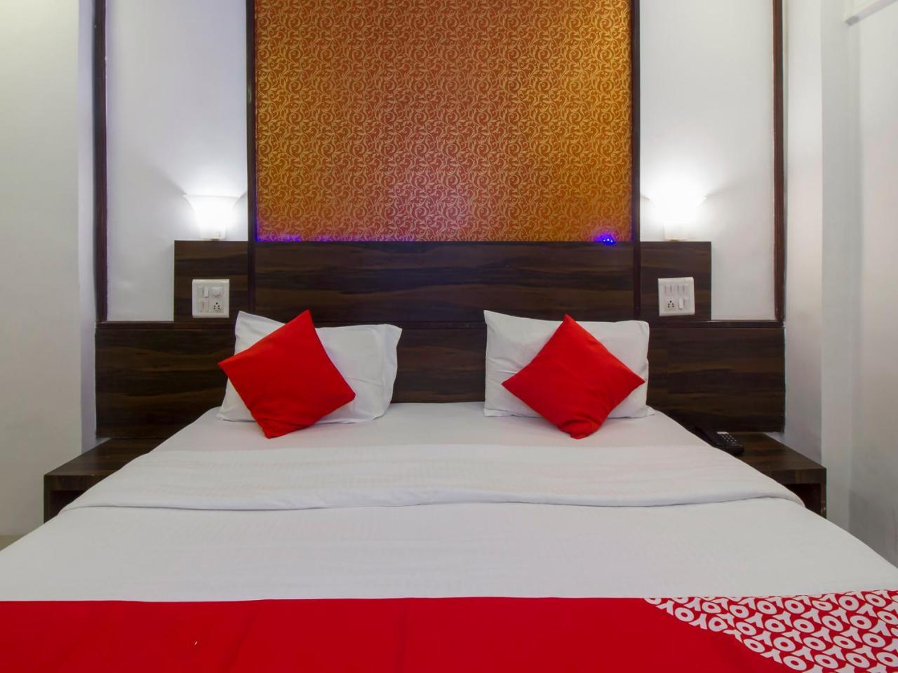 Oyo Flagship 19825 Hotel Panchratna Panvel Esterno foto
