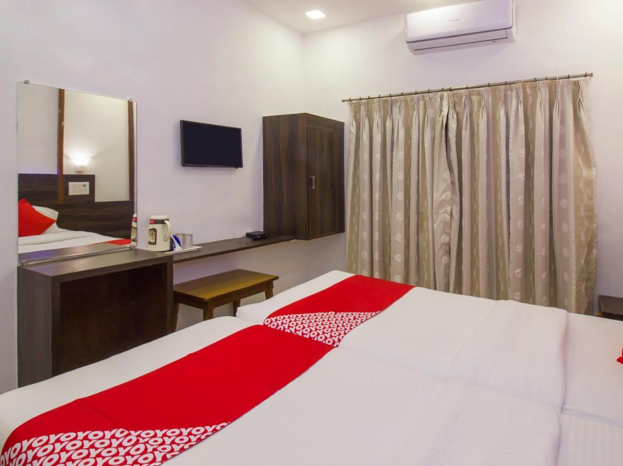 Oyo Flagship 19825 Hotel Panchratna Panvel Esterno foto