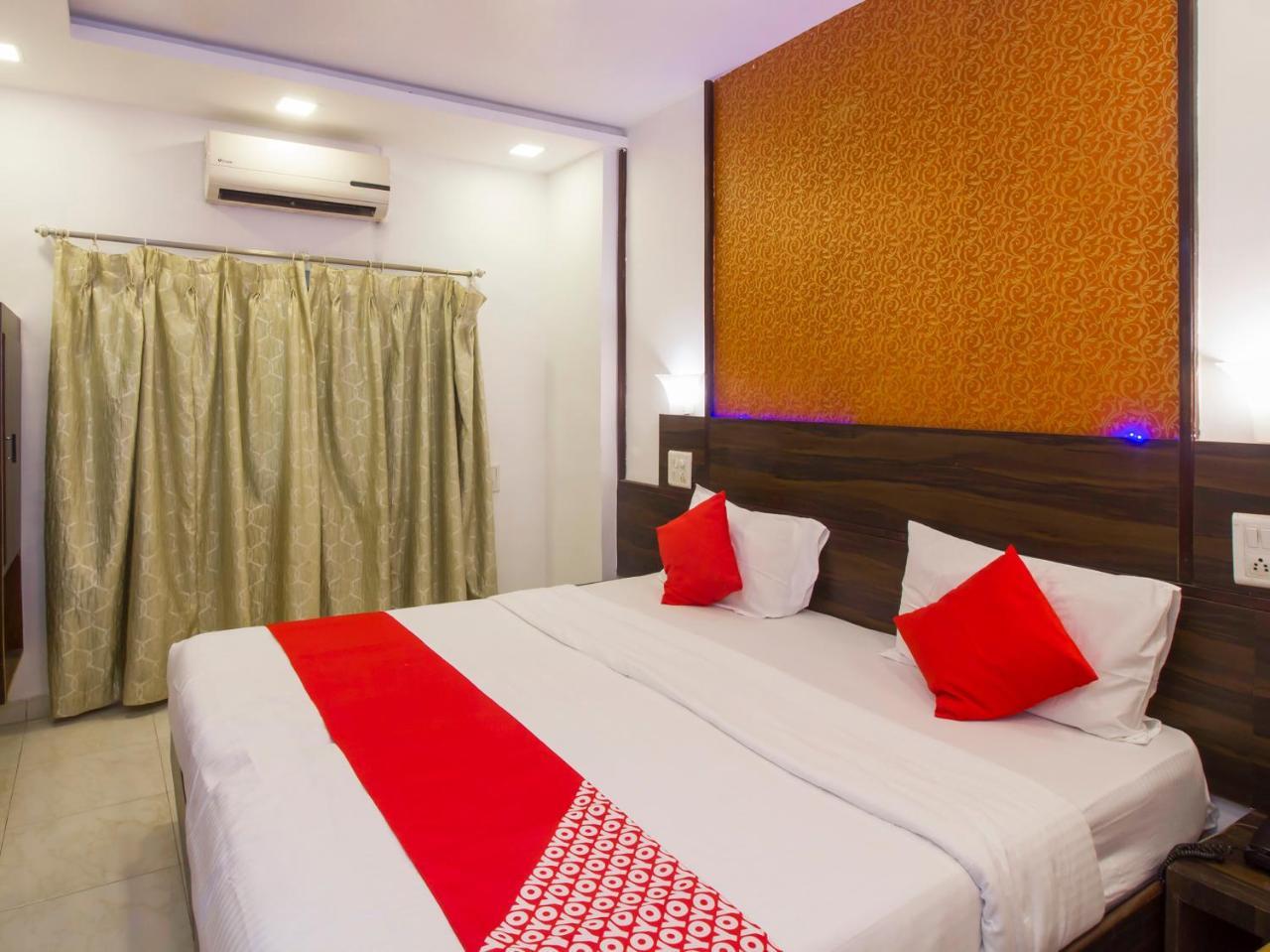 Oyo Flagship 19825 Hotel Panchratna Panvel Esterno foto