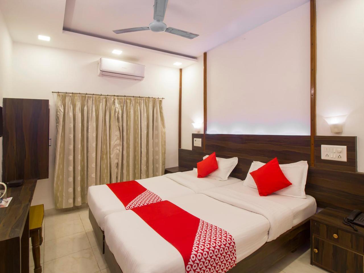 Oyo Flagship 19825 Hotel Panchratna Panvel Esterno foto