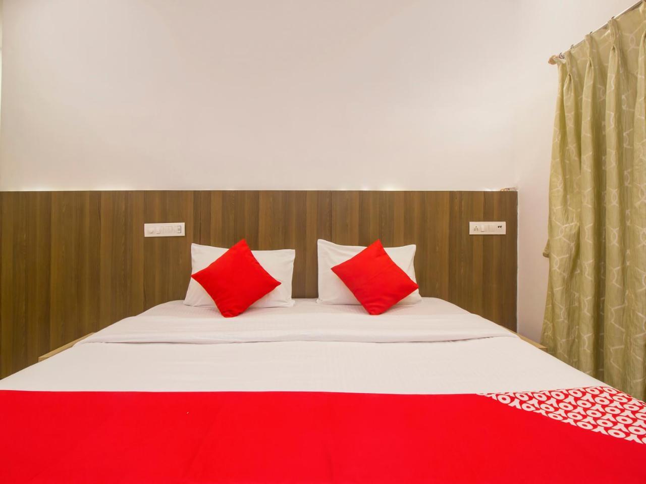 Oyo Flagship 19825 Hotel Panchratna Panvel Esterno foto