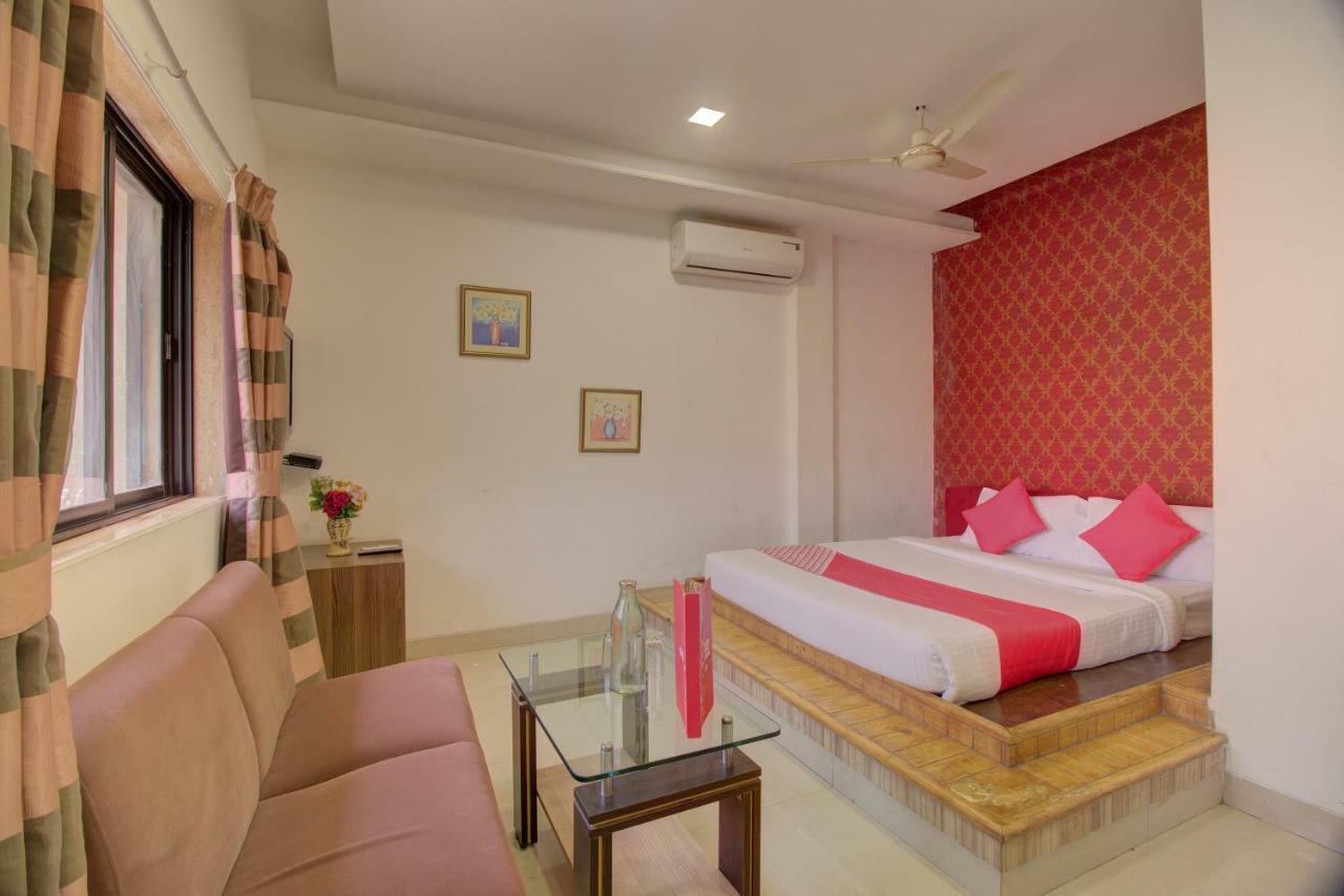 Oyo Flagship 19825 Hotel Panchratna Panvel Esterno foto