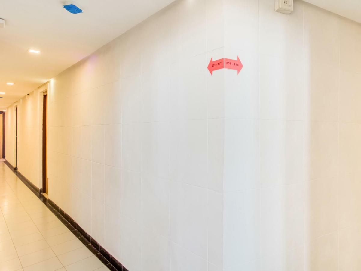 Oyo Flagship 19825 Hotel Panchratna Panvel Esterno foto