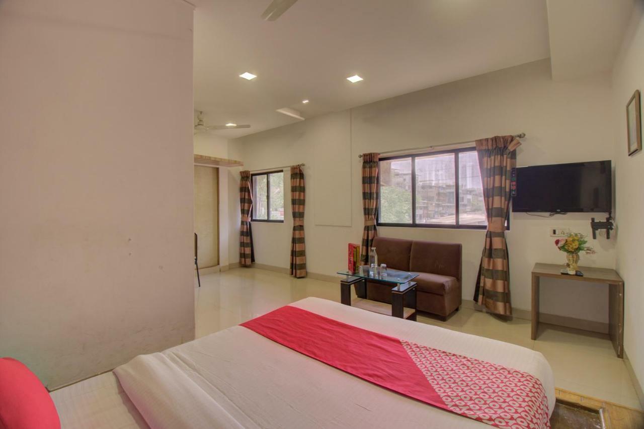 Oyo Flagship 19825 Hotel Panchratna Panvel Esterno foto