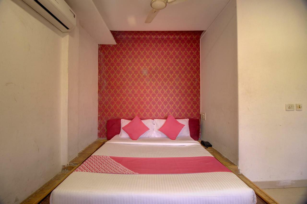Oyo Flagship 19825 Hotel Panchratna Panvel Esterno foto