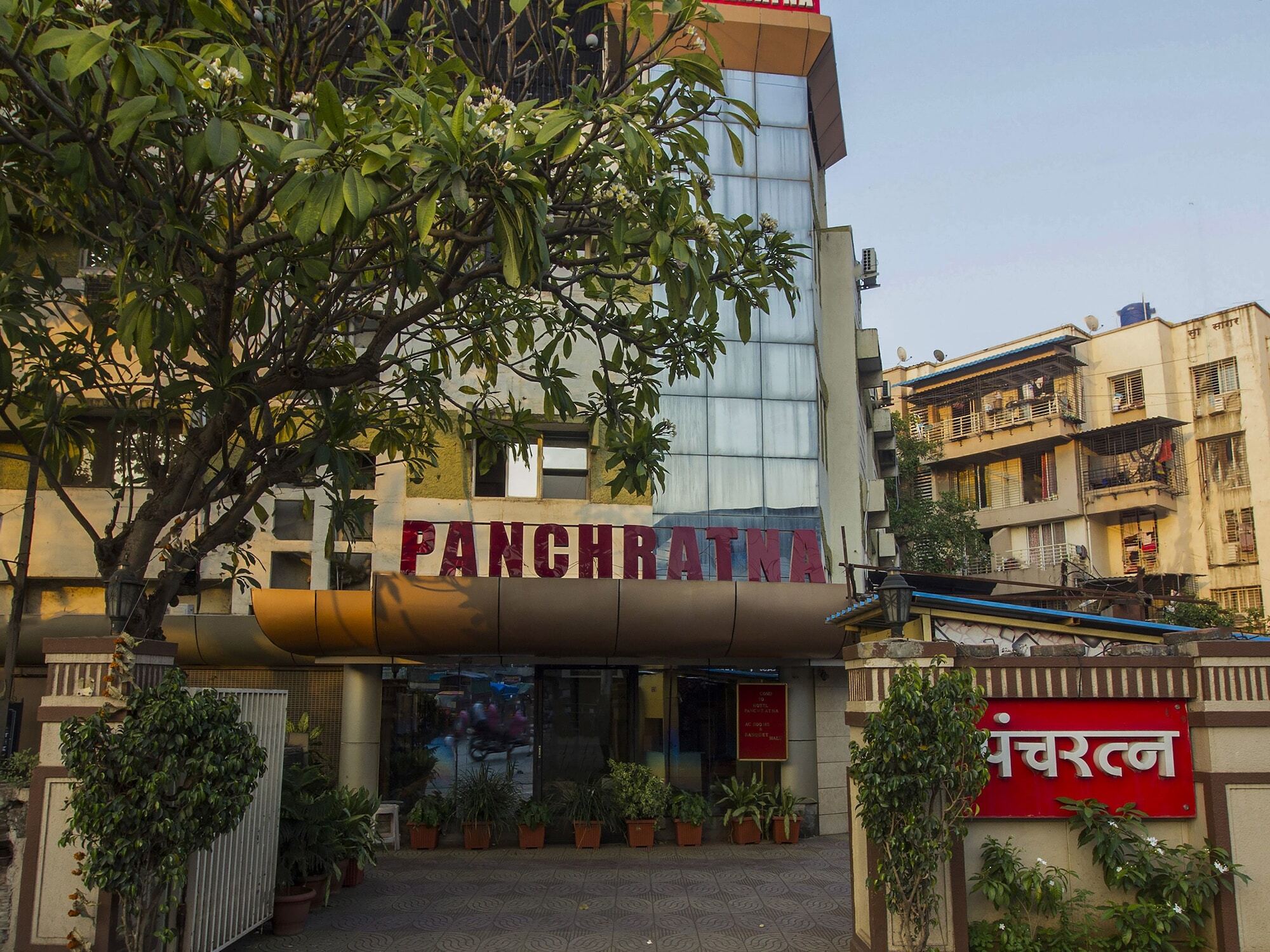 Oyo Flagship 19825 Hotel Panchratna Panvel Esterno foto