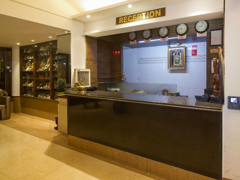 Oyo Flagship 19825 Hotel Panchratna Panvel Esterno foto
